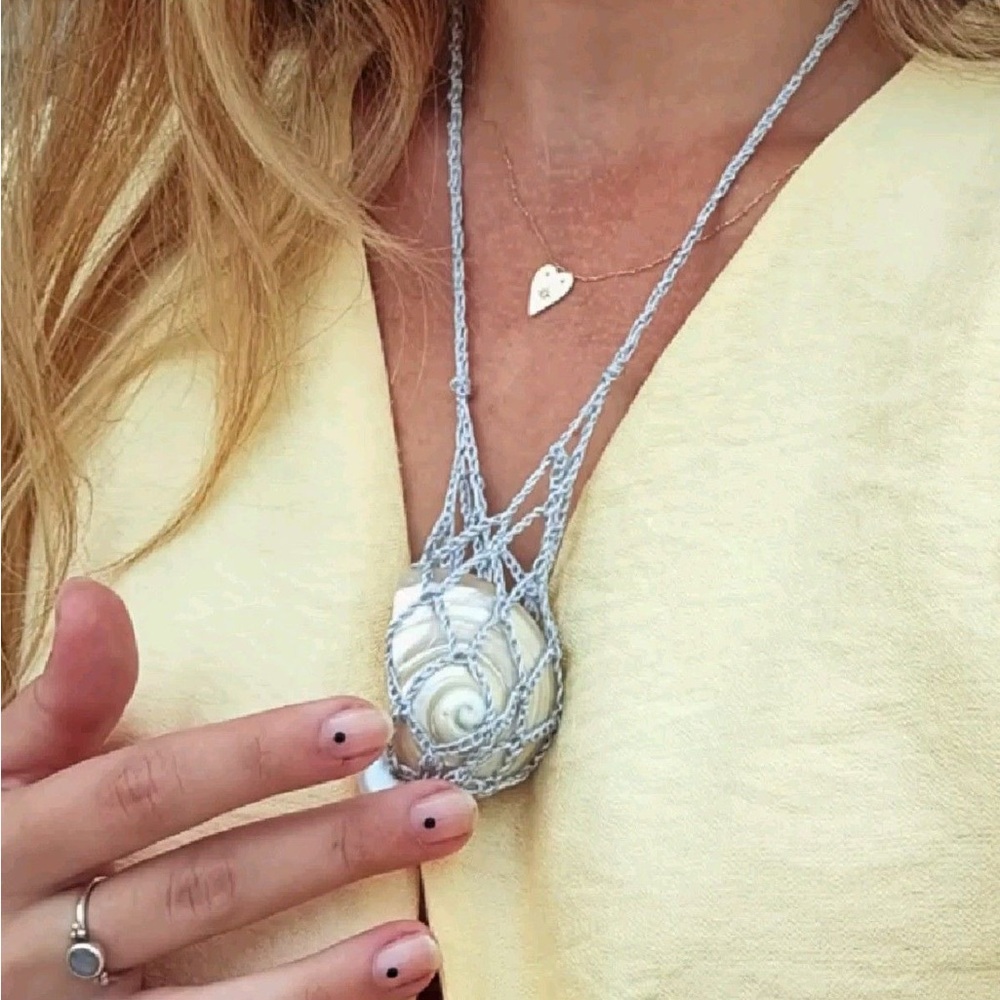 Shell Necklace - Picture 5 of 8